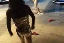 女人脱光衣服的视频